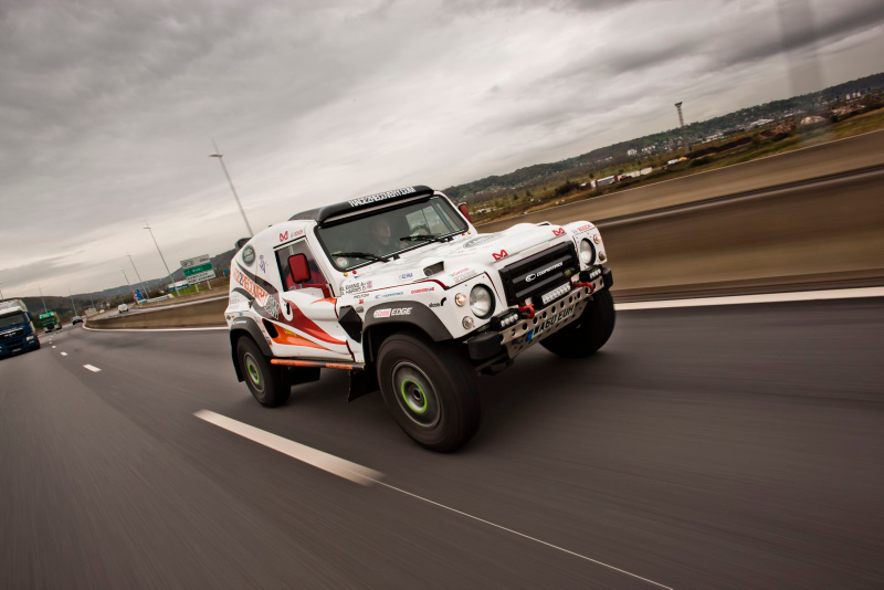 Illustration for article titled Land Rover-Sponsored Race2Recovery Sets Sail To Dakar
